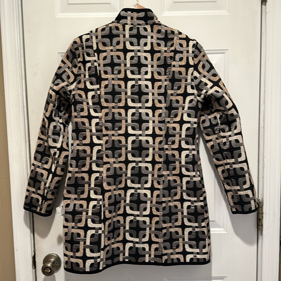 TRIMDIN Reversible Jacket Geometric Pattern - Picture 2 of 10
